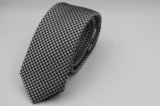 X12112  -  Black & White